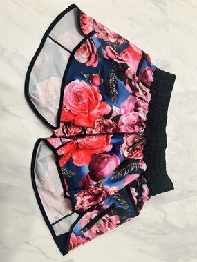 Lululemon shorts size 4